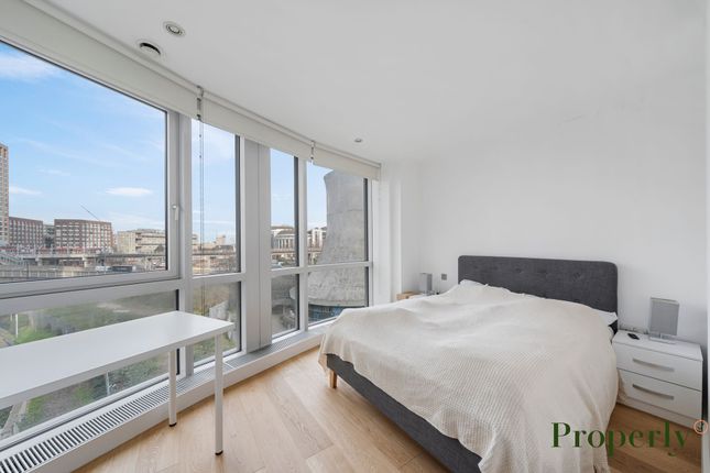 Flat for sale in Fairmont Avenue, London