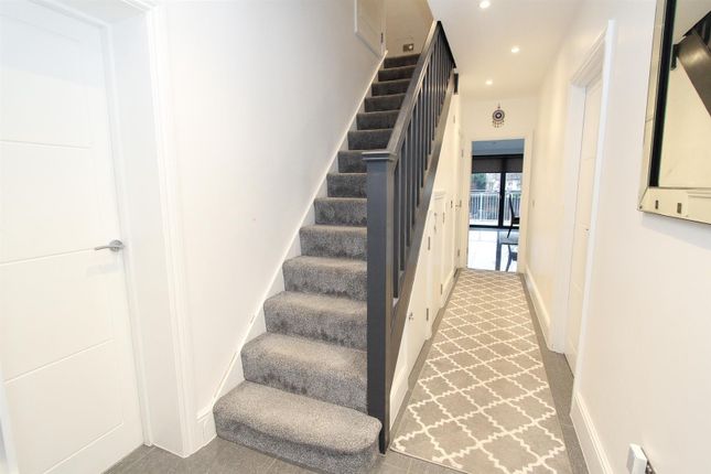 81, Demesne Road, Wallington photo 4