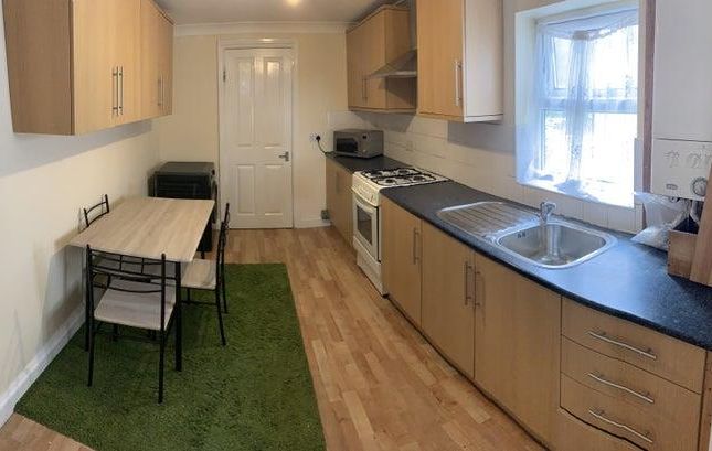 81M, Chobham Road, London photo 2