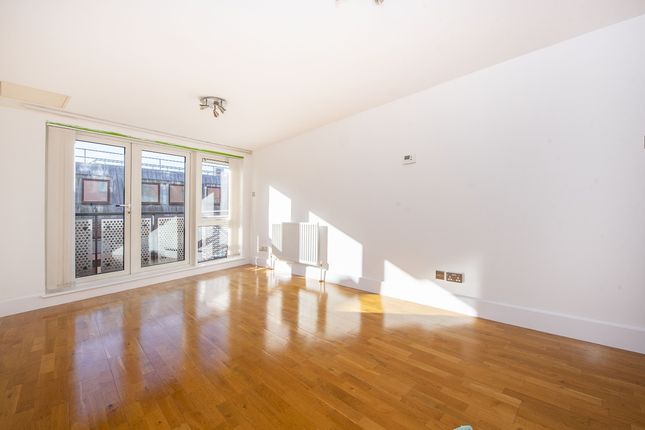 Flat to rent in Wadbrook Street, Kingston Upon Thames