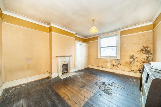 224, Seely Road, London photo 4