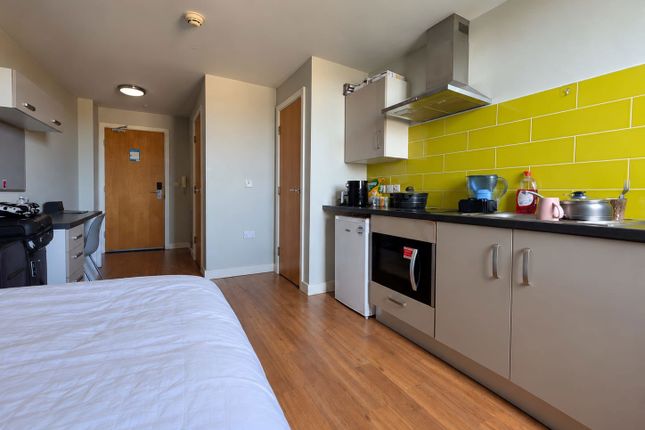 1-bed flat on Queen Street, Sheffield, £32,000