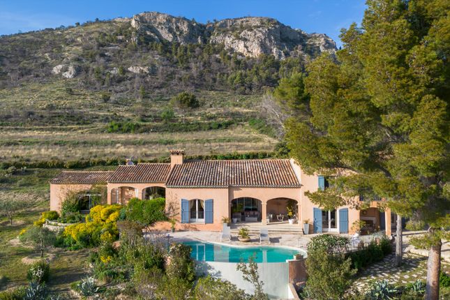 Property for sale in Saint-Hippolyte-Le-Graveyron, Vaucluse, Provence-Alpes-Côte D'azur, France