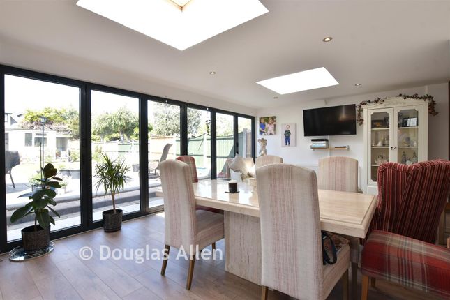 73, Grosvenor Drive, Hornchurch photo 4
