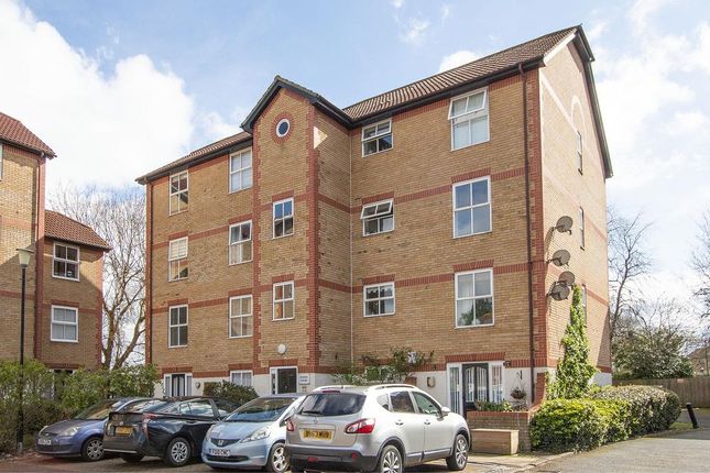 Flat for sale in Appleton Square, Mitcham
