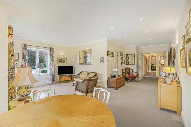 83 Boleyn Court, Henry Lodge, Epping New Road, Buckhurst Hill photo 2