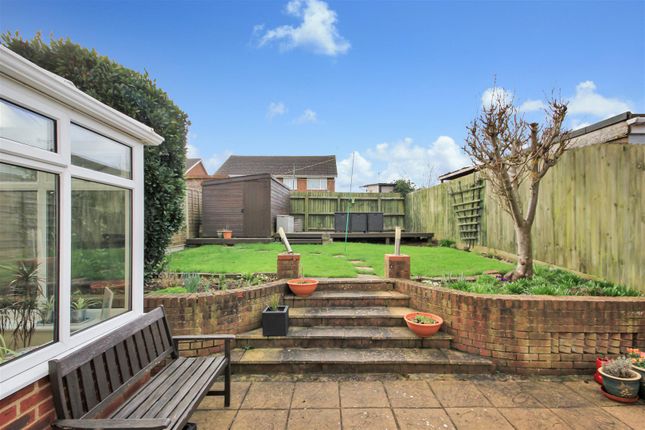 15, Silverdale Grove, Rushden photo 2