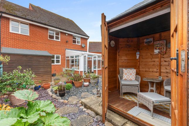 10 Youens Drive, Thame photo 4