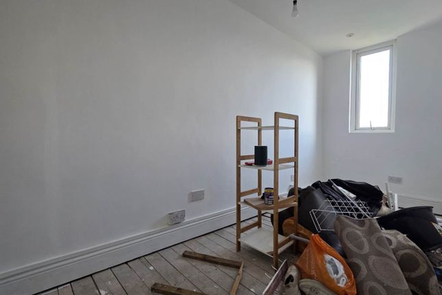 114, Sibley Grove, London photo 4