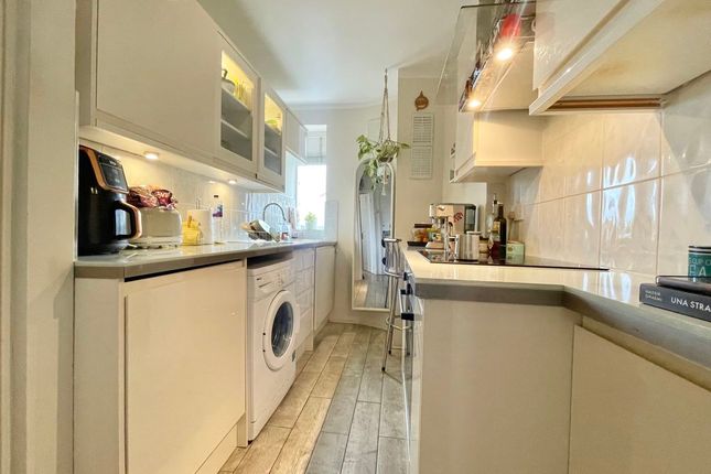 28 Ruskin House, Champion Hill, London photo 5