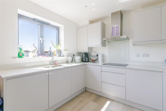 Flat 10, Kipling House, 571, Victoria Road, Ruislip photo 4