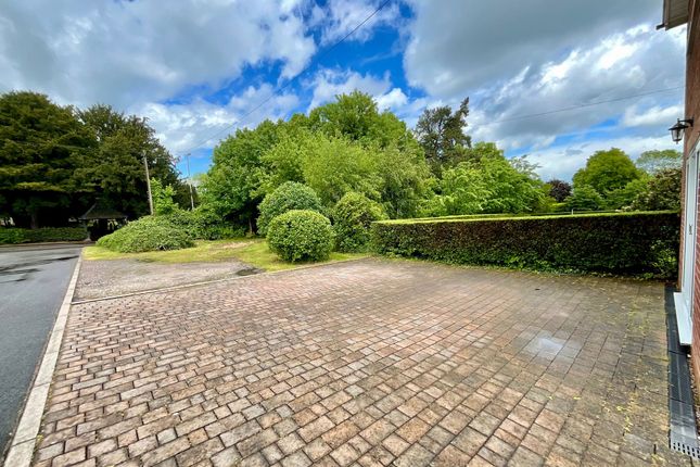 Castle Farmhouse Newport Road, Stafford photo 4