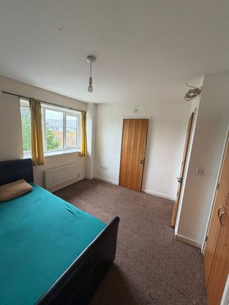 Ballinger Way, Hayes photo 4