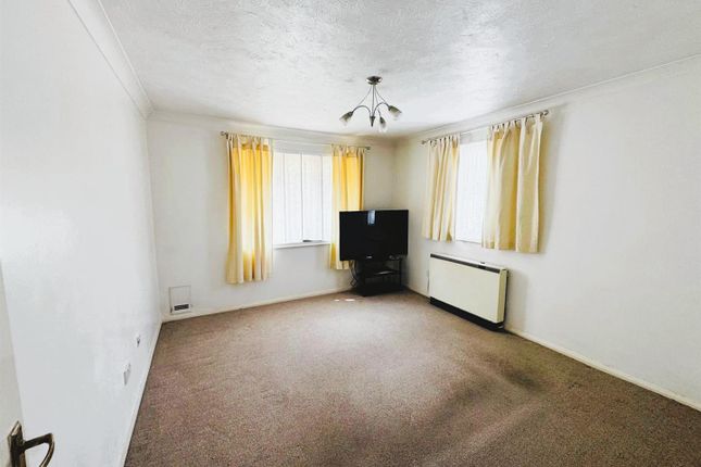 2, Stirling Grove, Hounslow photo 2