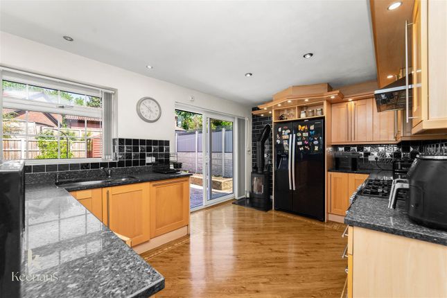 7, Winchester Close, Rochdale photo 4