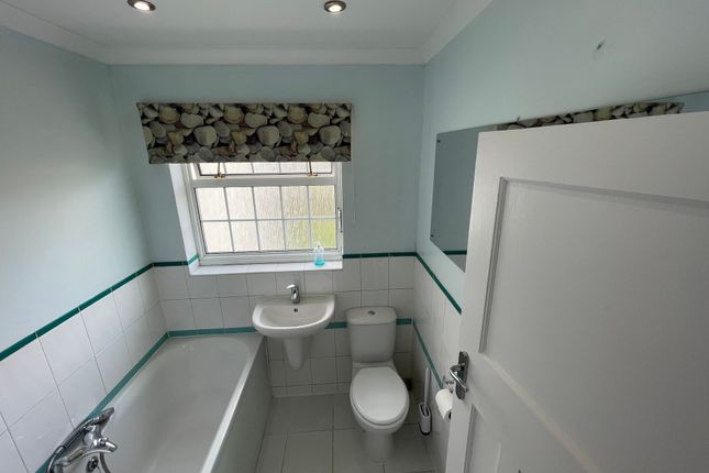 40 Bempton Drive, Ruislip photo 2