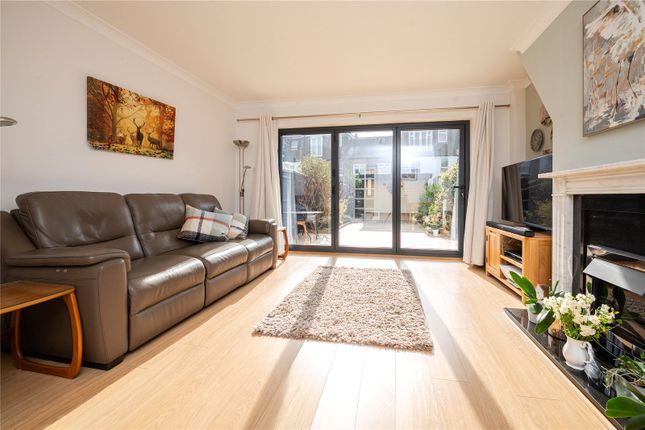 14, Barneby Close, Twickenham photo 2