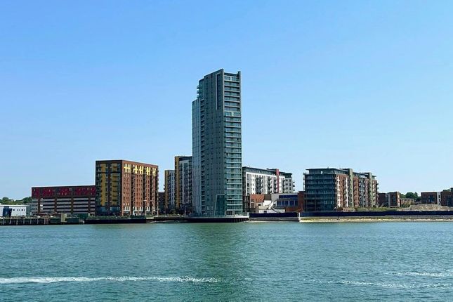 Thumbnail Penthouse to rent in Centenary Plaza, Southampton