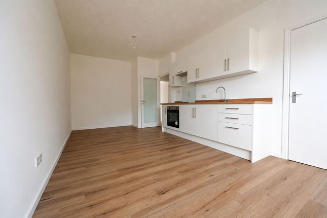 Flat 2, Woodbine Court, Bognor Regis photo 2