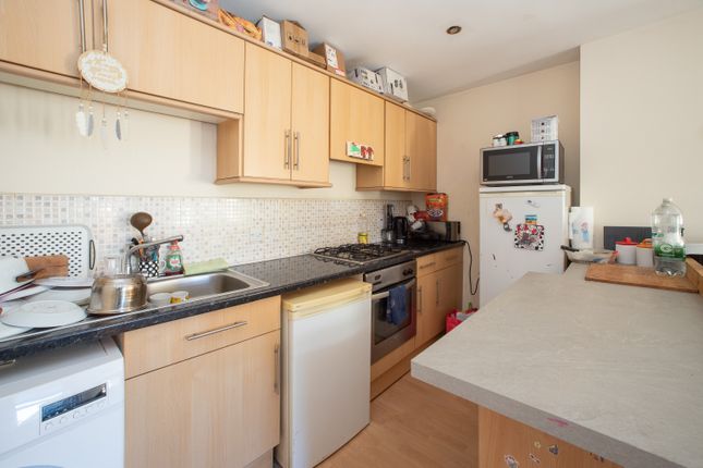 Flat 4, Batley Road, Heckmondwike photo 4