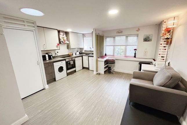 26, Rushey Field, Bolton photo 2