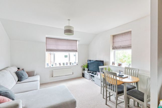 90, Tyne Way, Rushden photo 2