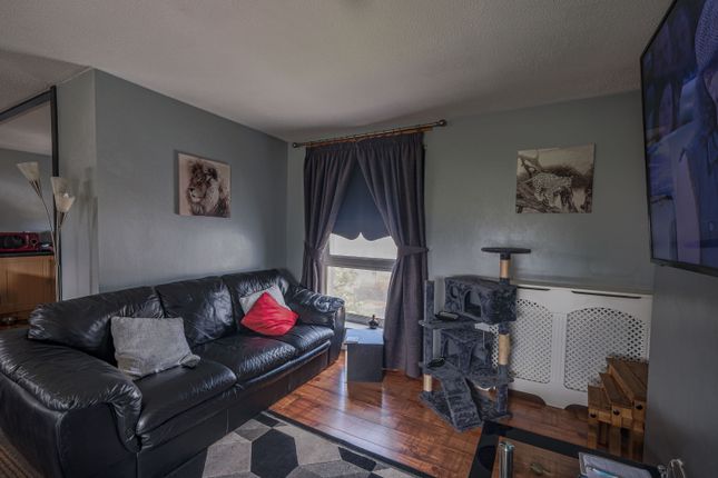 135, Almond Road, Cumbernauld photo 4