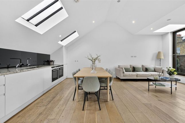 Flat 8, 25, Gosfield Street, London photo 3