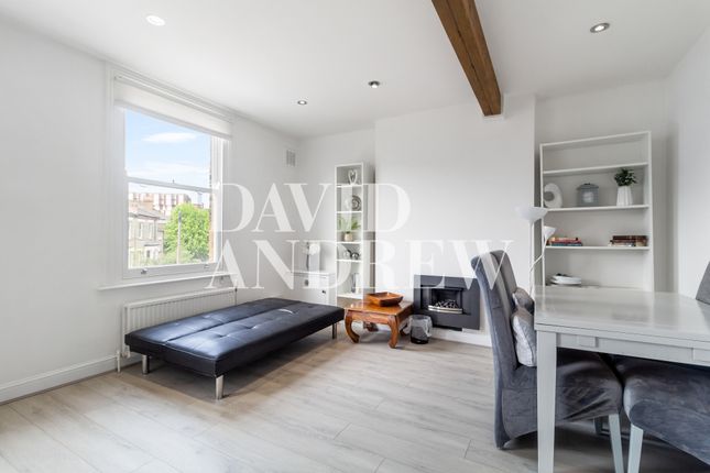 Maisonette to rent in Chambers Road, London