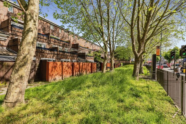 Flat for sale in Roth Walk, Finsbury Park