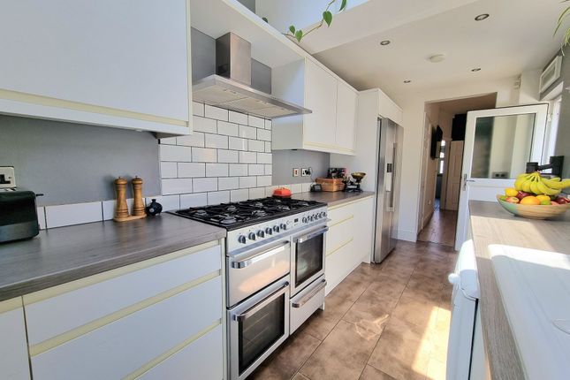 8 Old Hall Road, Sale photo 4