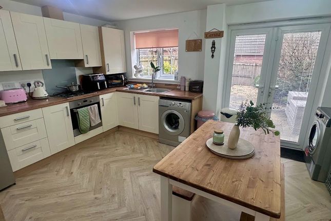 15, Bryn Uchaf, Llanelli photo 2