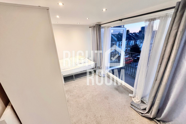 Balcony Room 4, 31 Rosebank Road, London photo 5