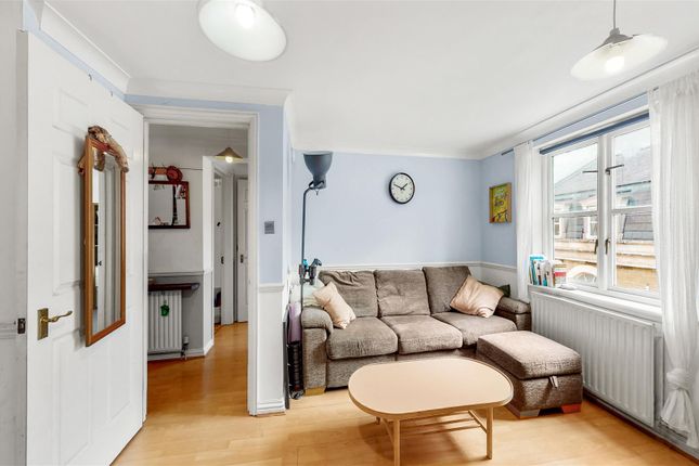 Flat to rent in Greencourt House, Mile End Road, Stepney Green