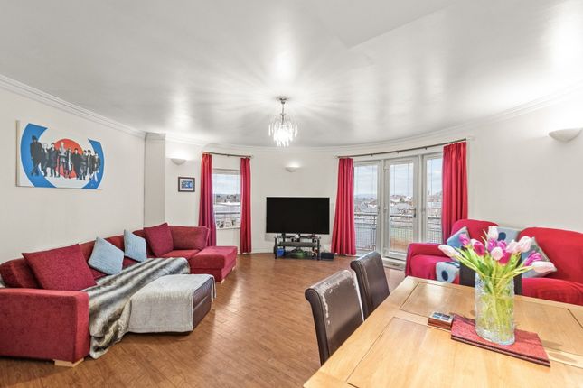 2,Flat 6, James Short Park, Falkirk photo 2