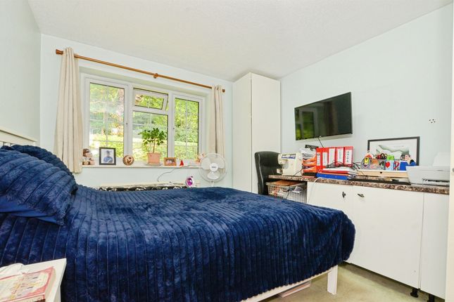 15, Forelands Way, Chesham photo 4