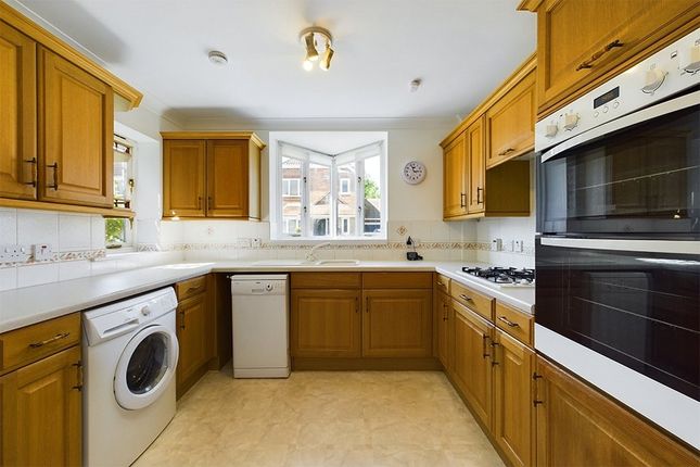 39, Burlington Close, Pinner photo 4