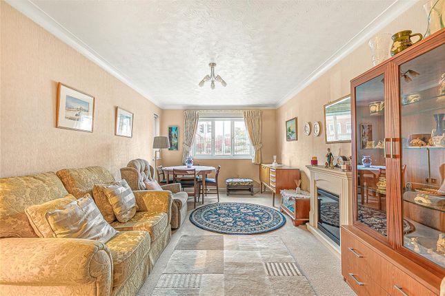 18, Regency Lodge, Buckhurst Hill photo 2