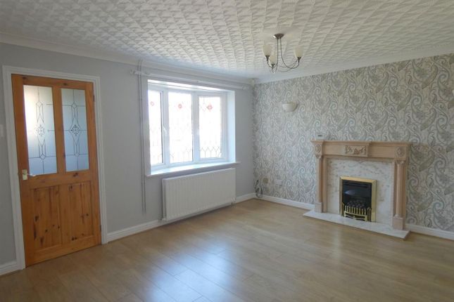 Thumbnail Semi-detached house to rent in Yardley Way, Grimsby