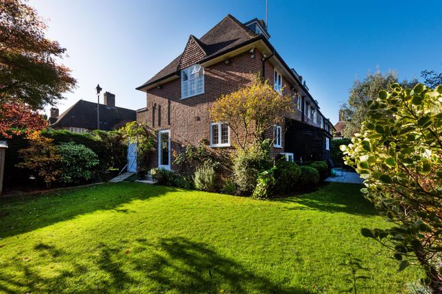 D0408 2 Raeburn Clo Gdn2Hse1.Jpg