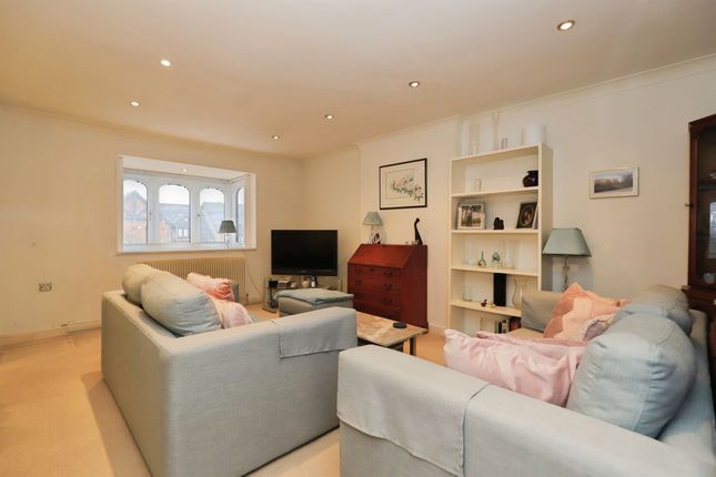 5, Woodfield, Stourbridge photo 4