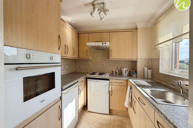 Flat 27, Collier Court Crammavill Street, Grays photo 5