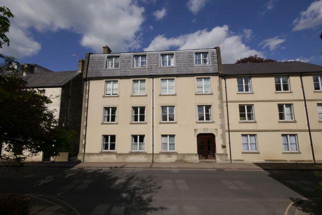 Thumbnail Flat to rent in Mullings Court, Cirencester