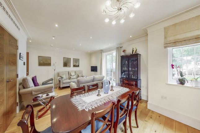 66, 1, Halkin House, Downage, Hendon photo 5
