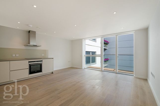 Flat to rent in Fouberts Place, London