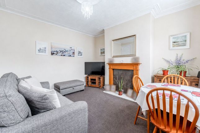 23, Darfield Avenue, Leeds photo 2