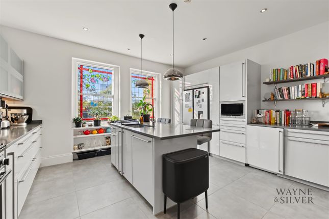 Flat 4, 101, Greencroft Gardens, London photo 4