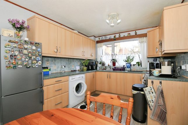 6, Blenheim Way, Peterborough photo 4