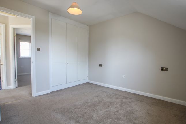 11, Heasman Close, Newmarket photo 5