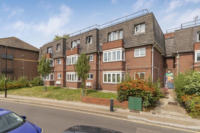 36, Parkland Road, London photo 2